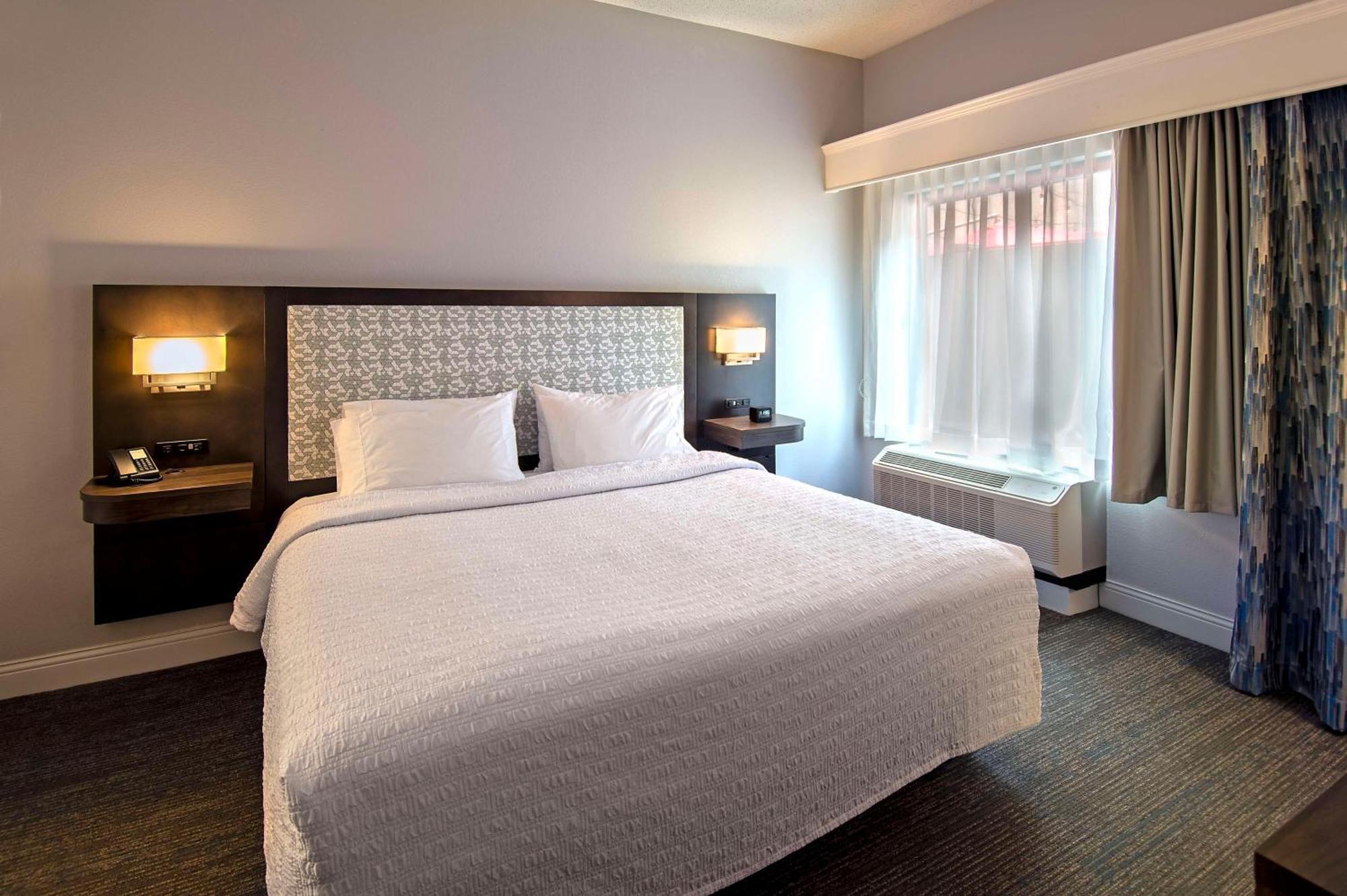 Hampton Inn & Suites Fairfield Фэрфилд Экстерьер фото